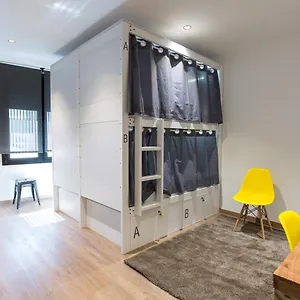 Airhostel Barcelona Airport 24h Hostal